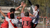 Juveniles vs. Ward. (Foto: /Prensa River)