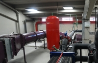 Conducto troncal de SIS AIR (sistema de ventilación, oxigenación y extracción de humedad del campo de juego).