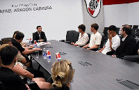 El Presidente Stefano Di Carlo con los juveniles y sus familiares.