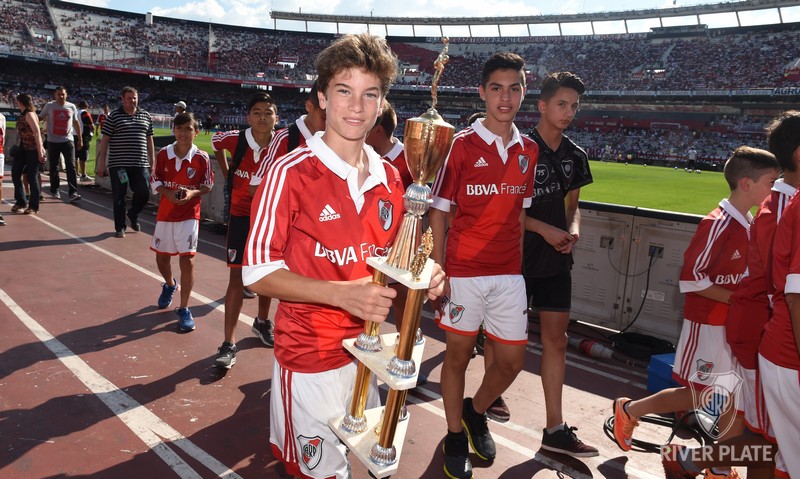 Vueltas olmpicas en el Monumental (River vs. Huracn) 