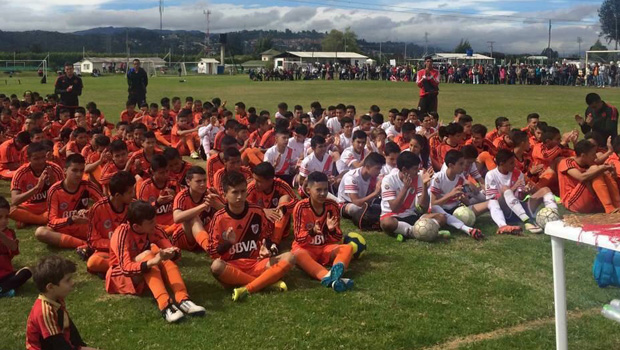 Escuela de futbol river plate benavidez