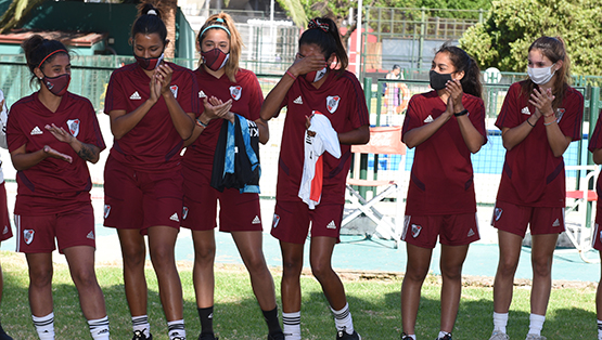 Ftbol femenino - entrega de camisetas 2020-2021