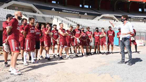 Entrenamiento, recorrido al campo de juego y viaje a Rosario