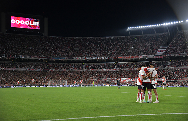 River gan en casa y se subi a la cima