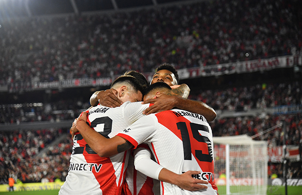 River volvi a ganar y es lder del grupo