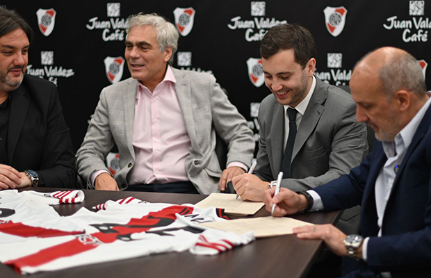 Alianza de River con Juan Valdez