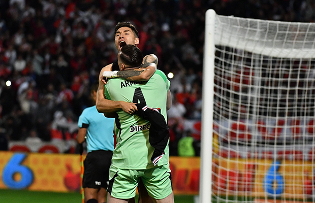 With a brilliant Armani, River advances on penalties