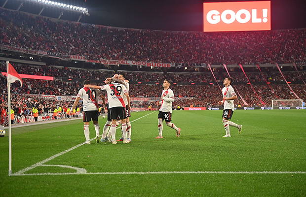 River ganó con autoridad y sigue arriba