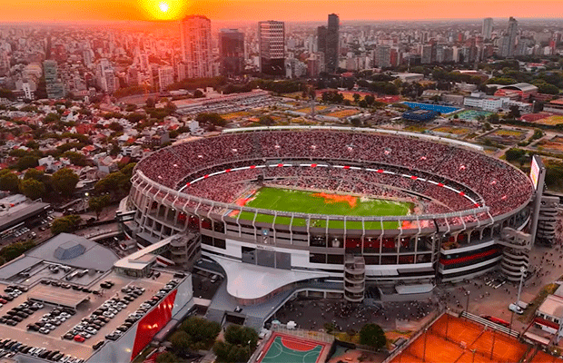 VIDEO - El primer recibimiento del año en el Mâs Monumental