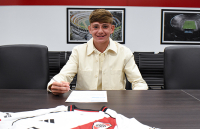 Gianfranco Ledestre firmó su primer contrato profesional