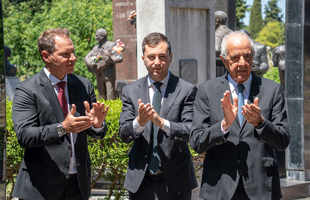 Emotivo acto en el renovado mausoleo de Antonio Vespucio Liberti