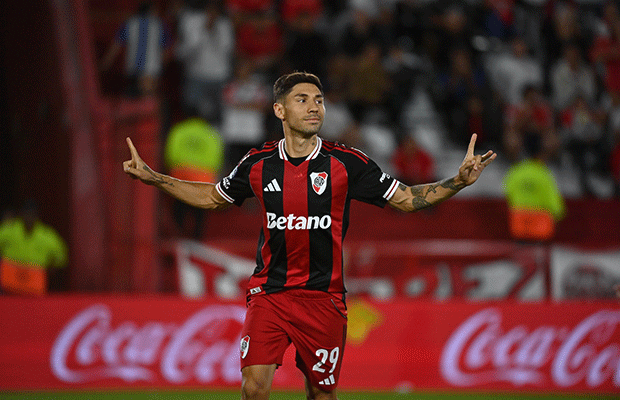 On Matchday 10, River defeats Huracán