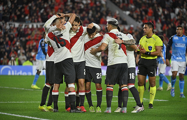 Triunfo sobre Blooming y primer puesto en el grupo