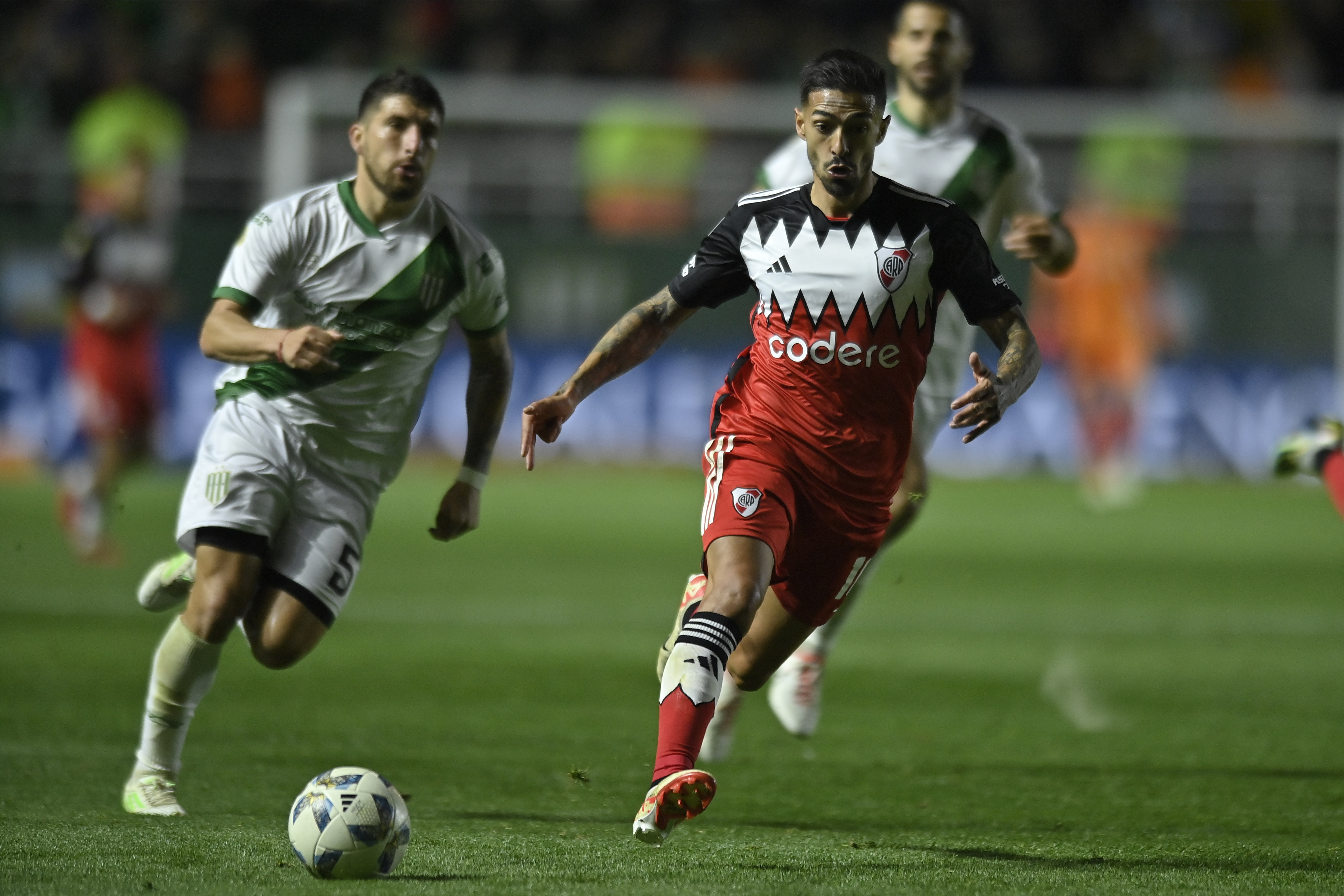 River igualó 1-1 en el sur